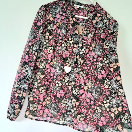 Magnifique petite blouse à fleurs