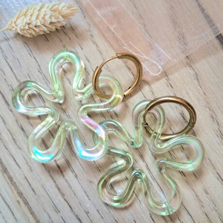 Jolies boucles d'oreilles grande fleur