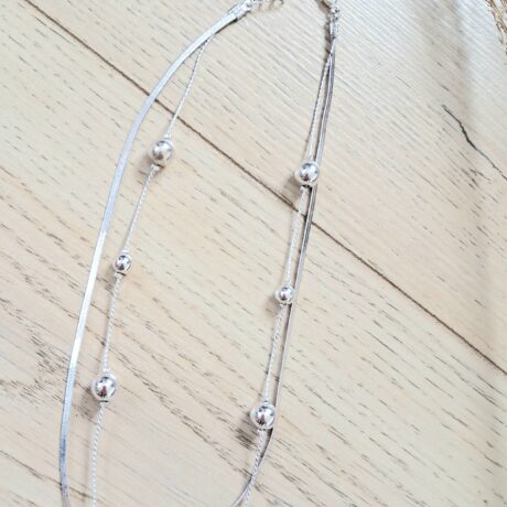Joli collier boules